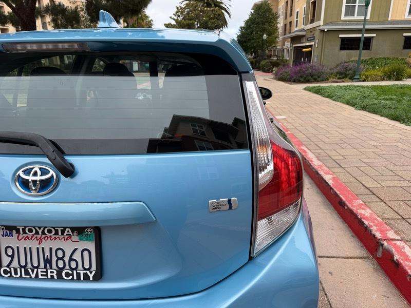 Toyota Prius c Two 2016