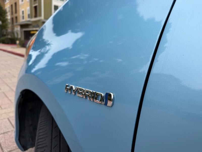 Toyota Prius c Two 2016