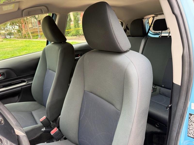 Toyota Prius c Two 2016