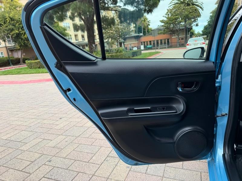 Toyota Prius c Two 2016