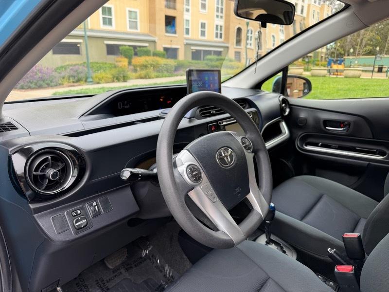 Toyota Prius c Two 2016
