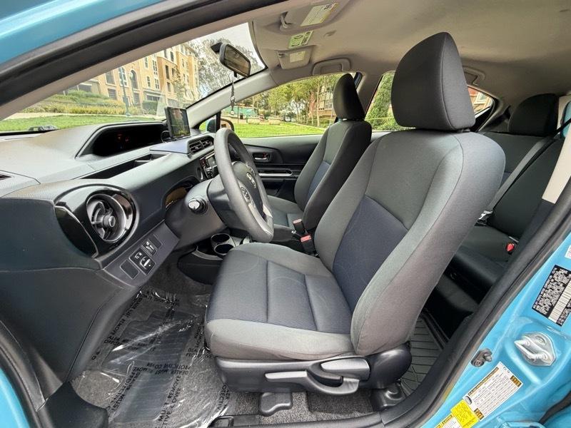 Toyota Prius c Two 2016
