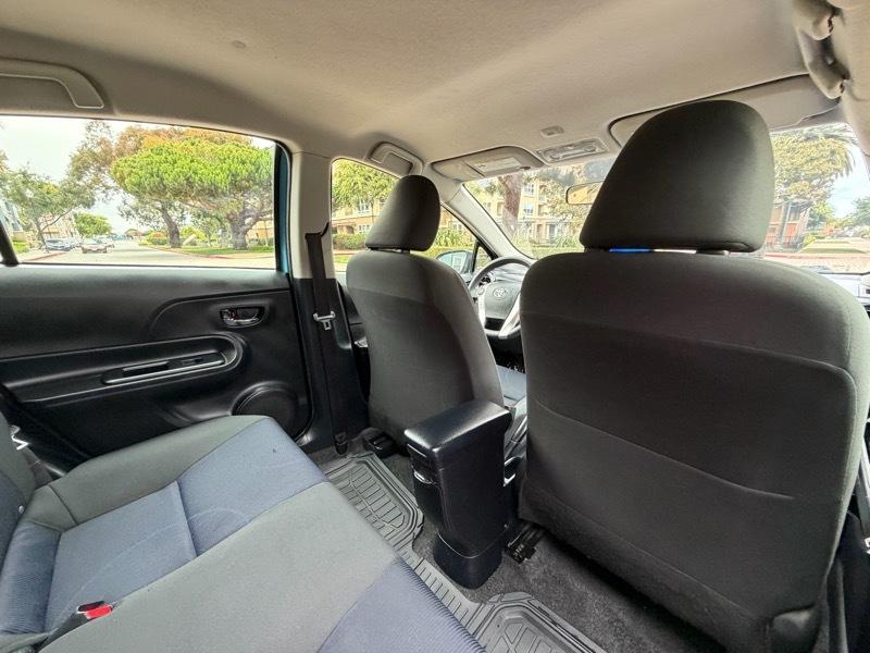 Toyota Prius c Two 2016