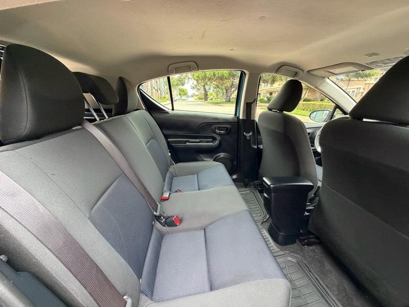 Toyota Prius c Two 2016
