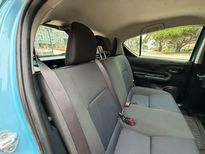Toyota Prius c Two 2016