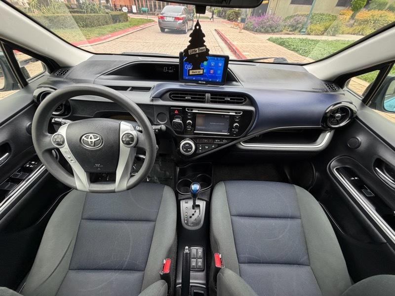 Toyota Prius c Two 2016