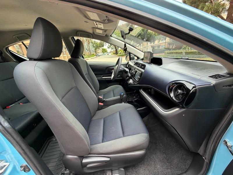 Toyota Prius c Two 2016