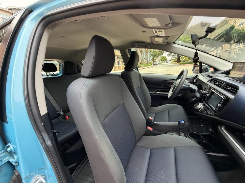 Toyota Prius c Two 2016