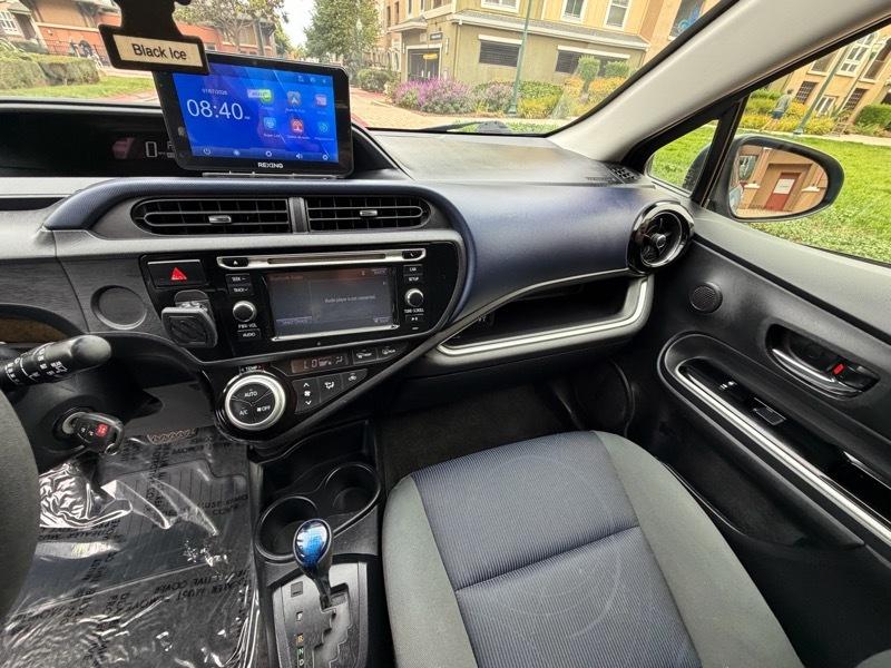 Toyota Prius c Two 2016