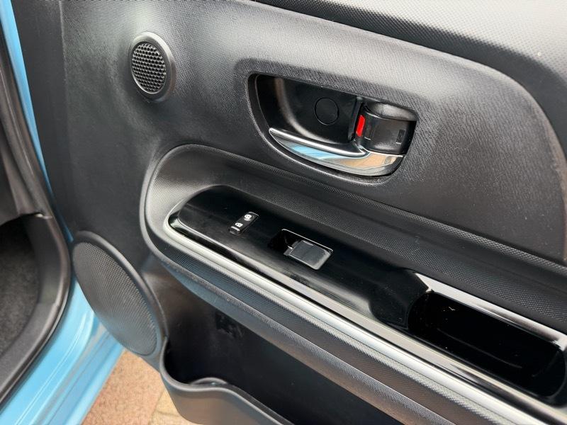 Toyota Prius c Two 2016