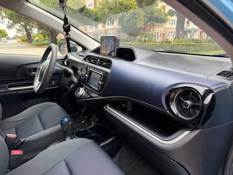 Toyota Prius c Two 2016