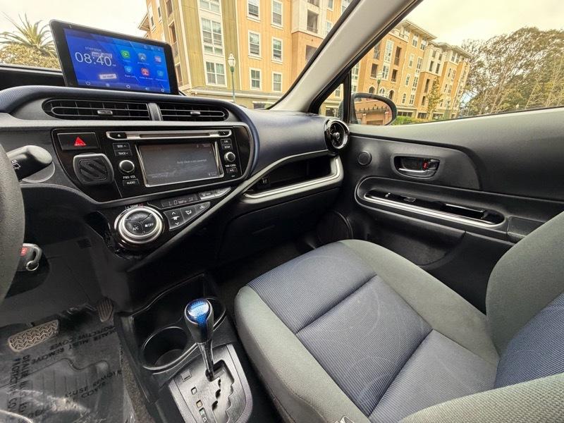 Toyota Prius c Two 2016