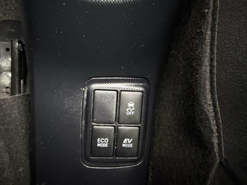 Toyota Prius c Two 2016