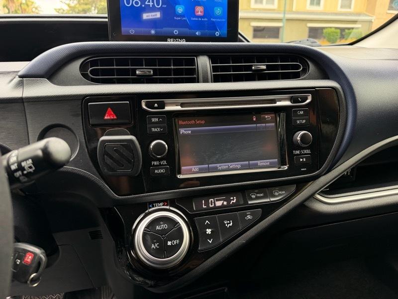 Toyota Prius c Two 2016