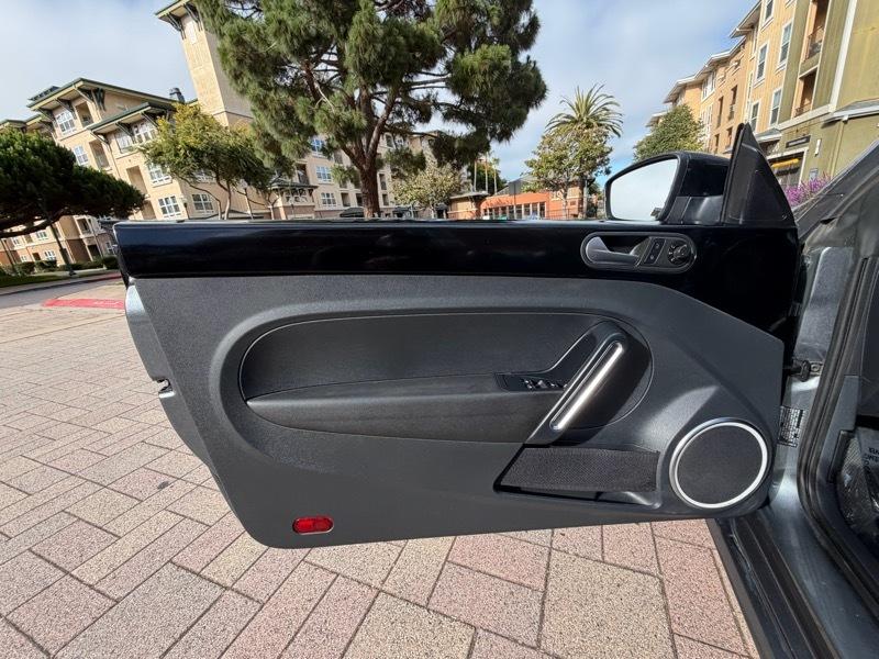 Volkswagen Beetle 2.0T Turbo Convertible 2013