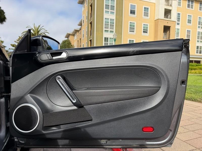 Volkswagen Beetle 2.0T Turbo Convertible 2013