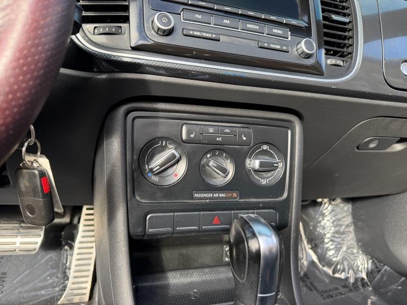 Volkswagen Beetle 2.0T Turbo Convertible 2013