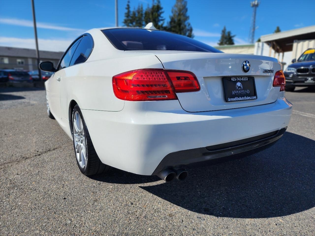 BMW 3 Series 328i Coupe 2011