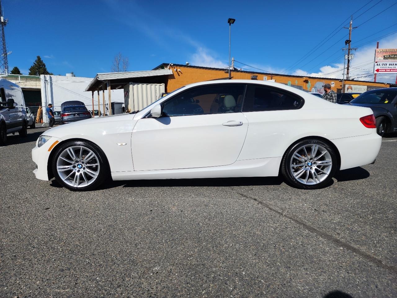 BMW 3 Series 328i Coupe 2011
