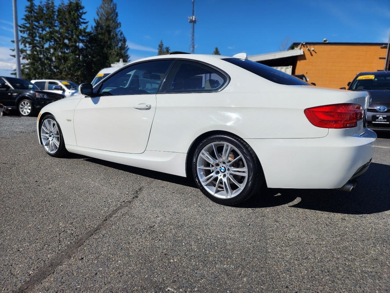 BMW 3 Series 328i Coupe 2011