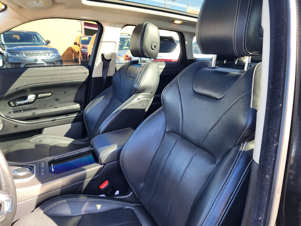 2018 Land Rover Range Rover Evoque HSE photo 14