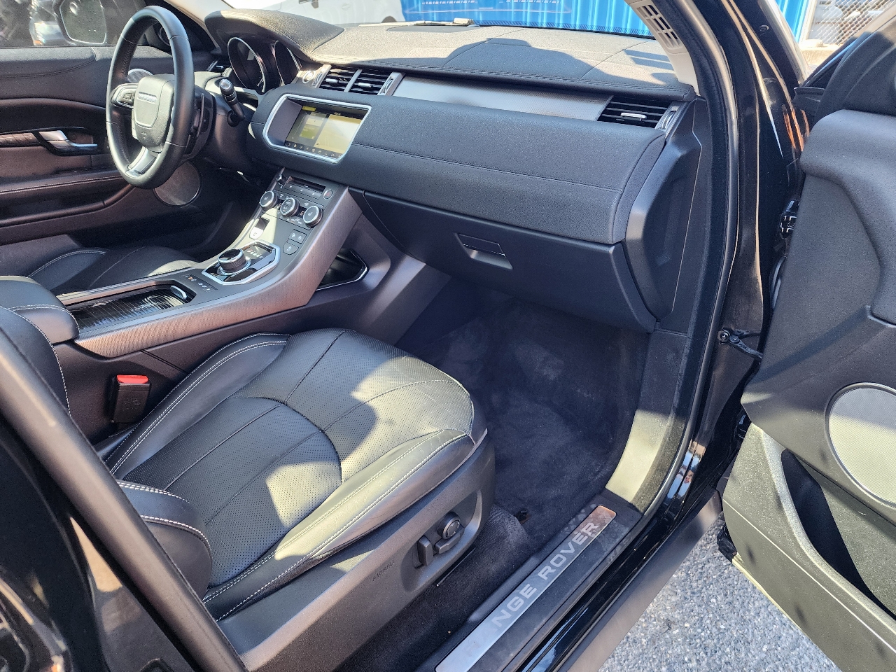 2018 Land Rover Range Rover Evoque HSE photo 29
