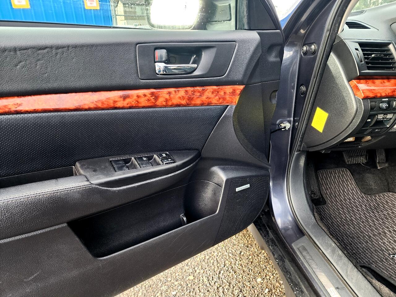 Subaru Outback 2.5i Limited 2011