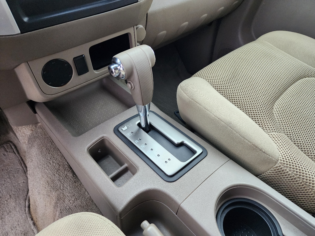 Nissan Frontier 2WD Crew Cab SWB Auto SE 2009