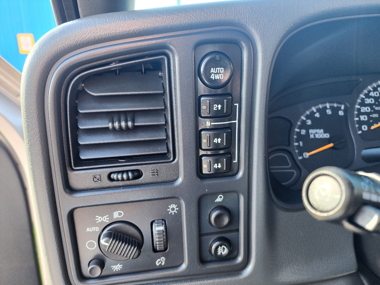 Chevrolet Avalanche LT 4WD 2004