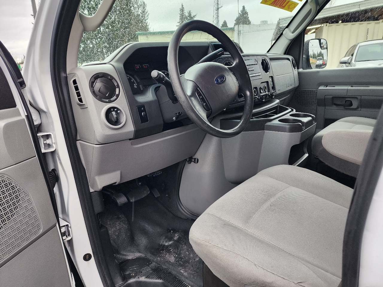 Ford Econoline Cargo Van E-250 2014