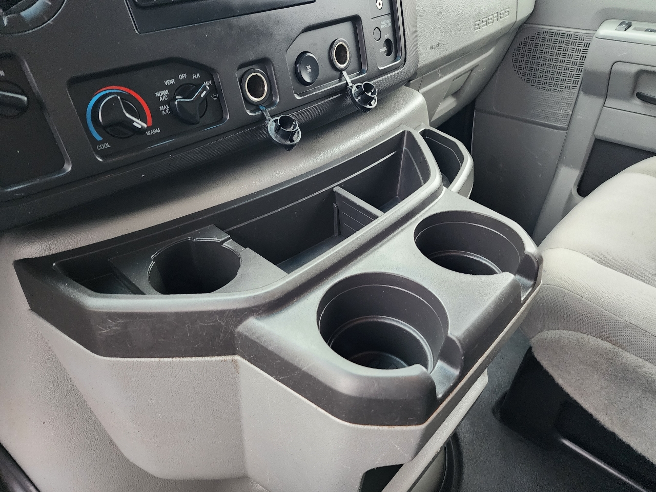 Ford Econoline Cargo Van E-250 2014