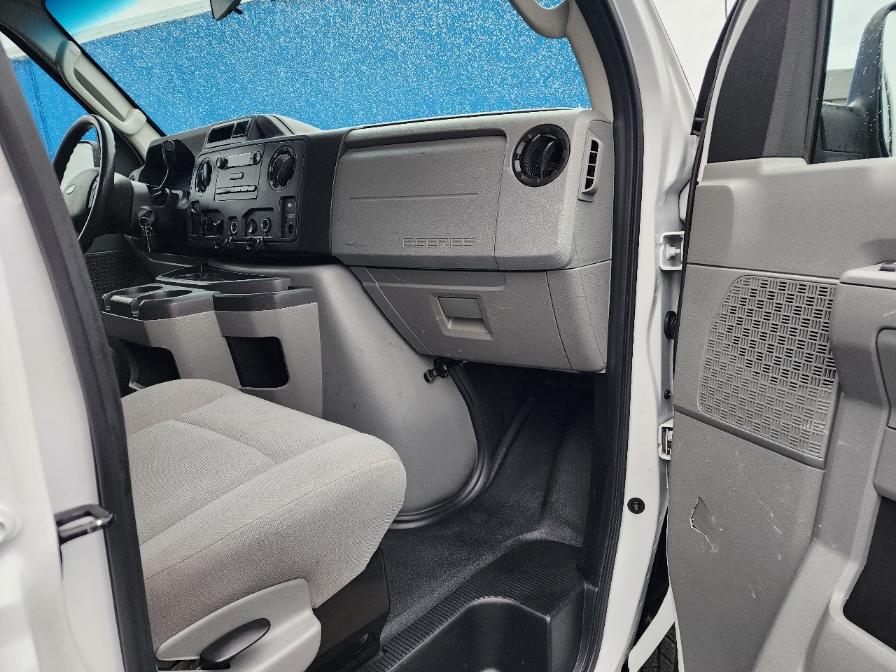 Ford Econoline Cargo Van E-250 2014