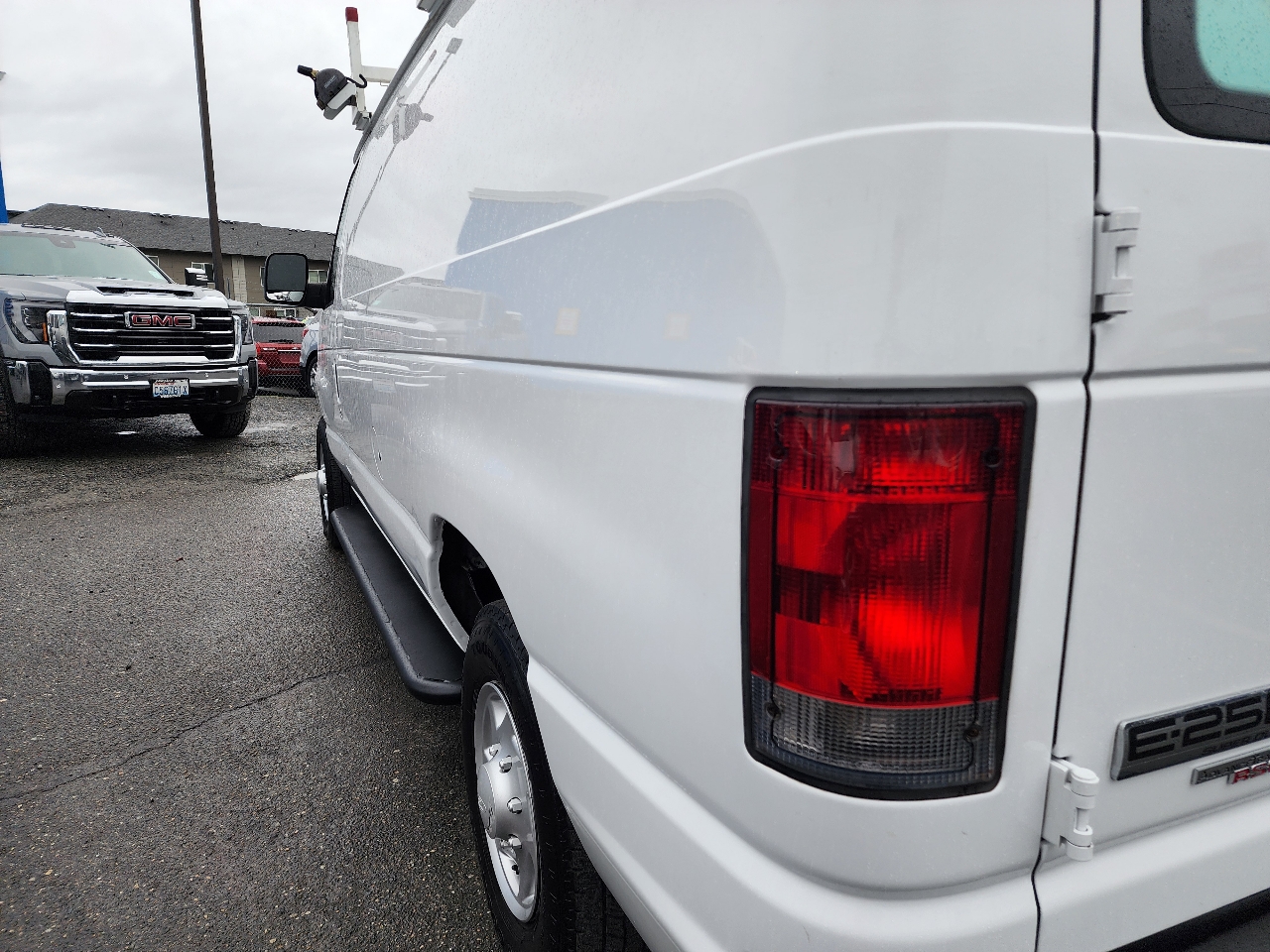Ford Econoline Cargo Van E-250 2014