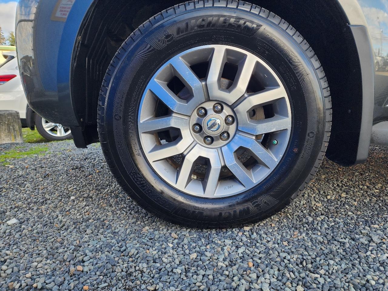 Nissan Pathfinder 4WD 4dr V8 LE 2008