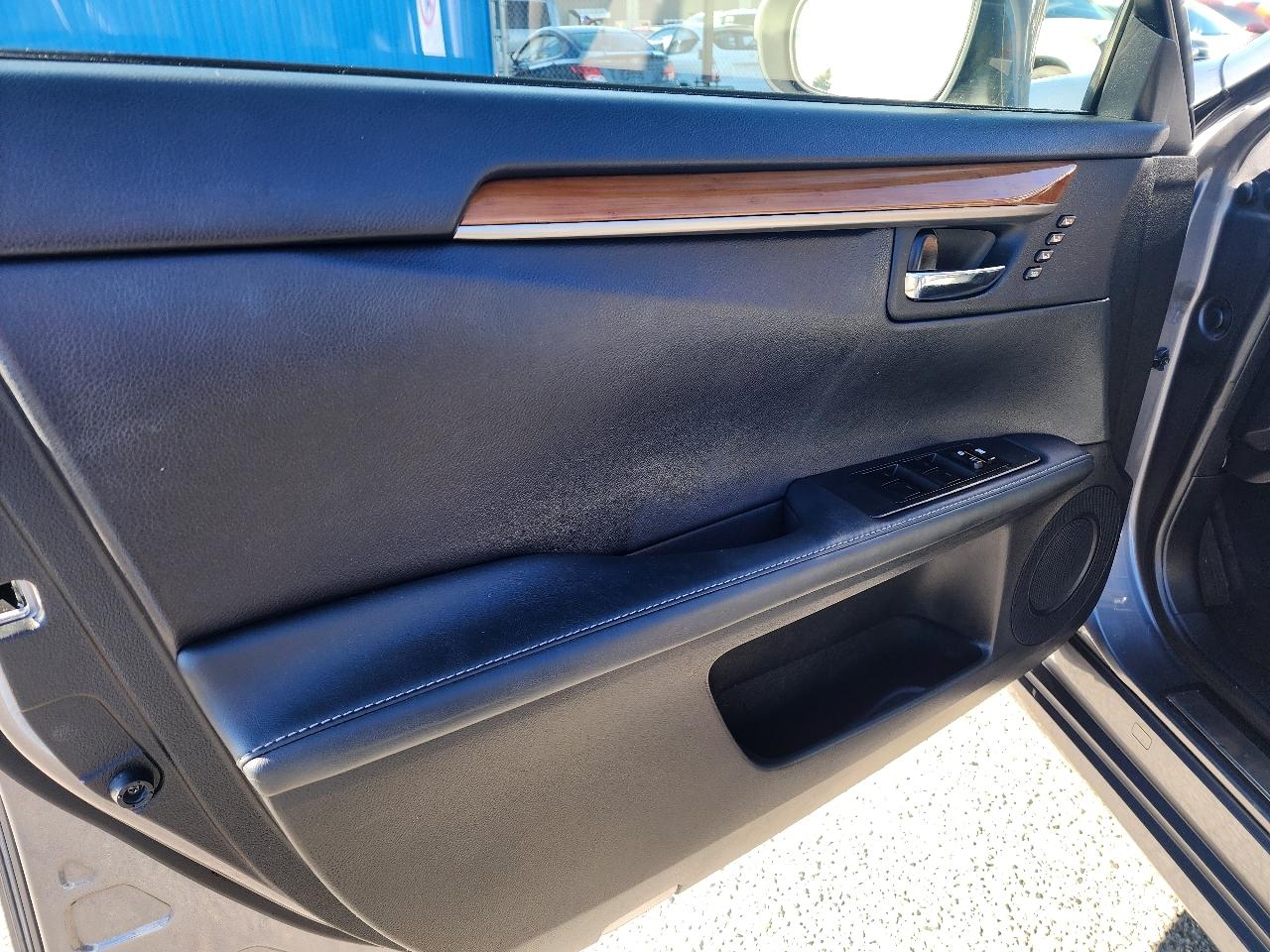 Lexus ES 300h 4dr Sdn Hybrid 2014