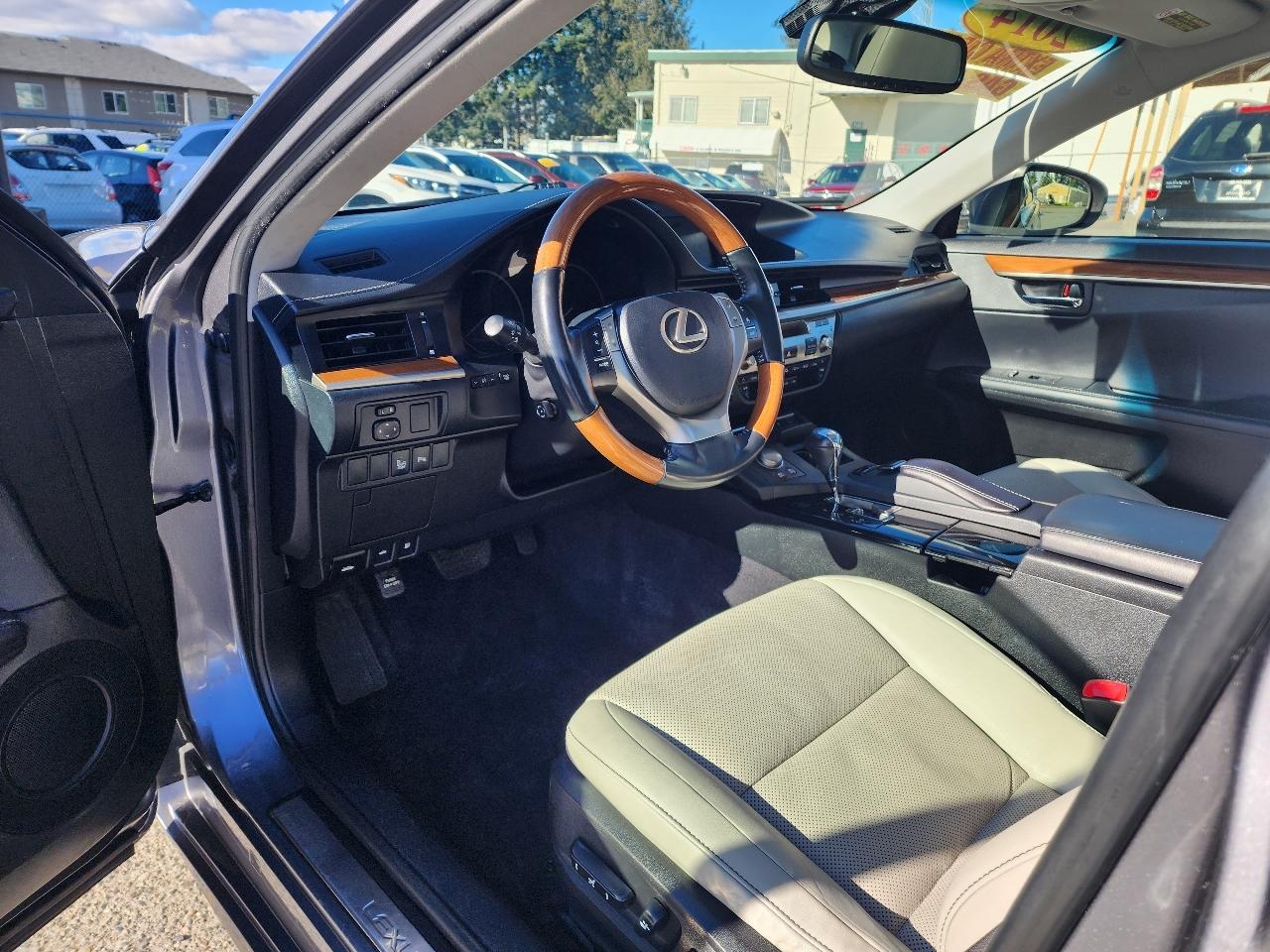 Lexus ES 300h 4dr Sdn Hybrid 2014