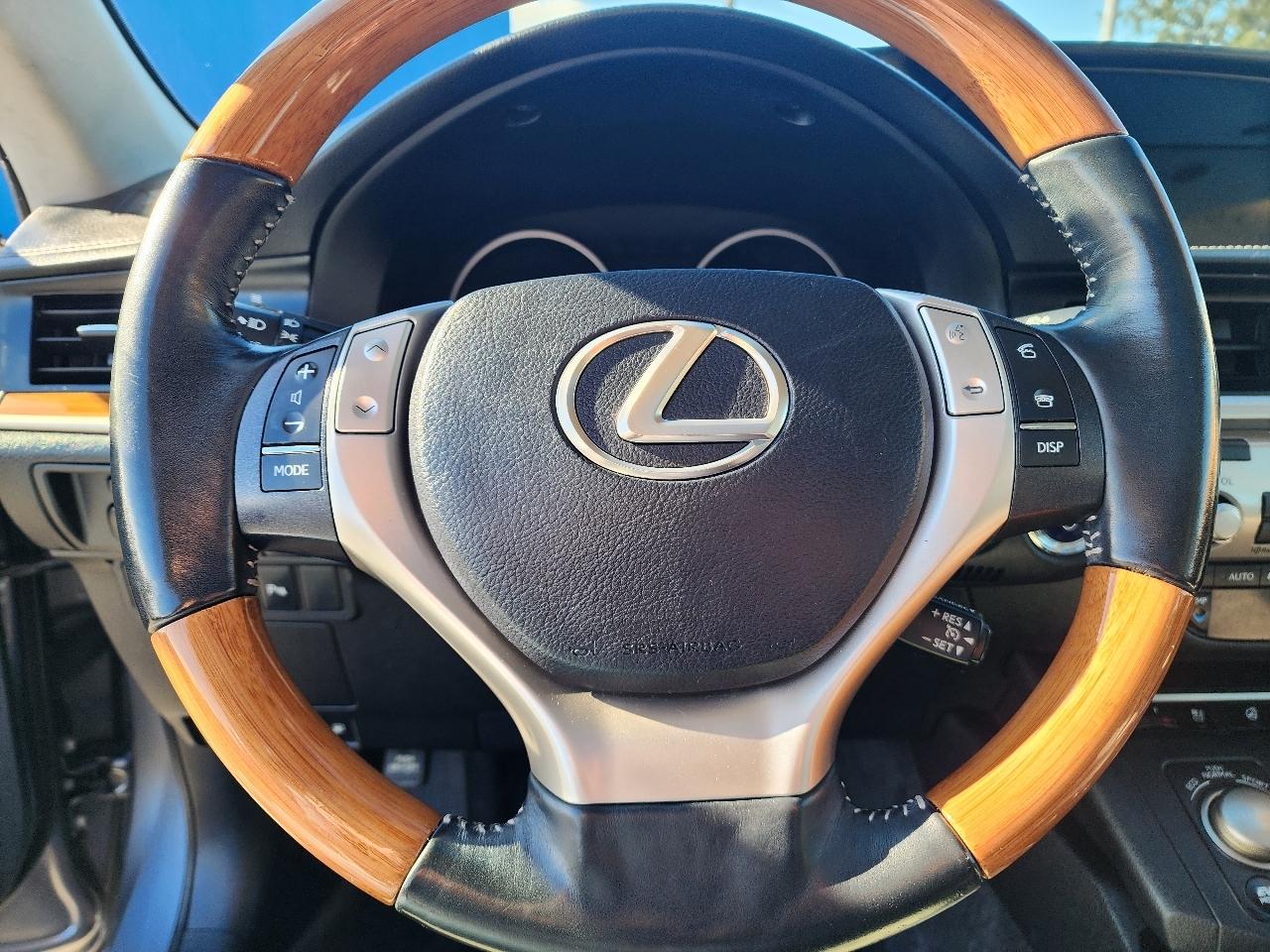 Lexus ES 300h 4dr Sdn Hybrid 2014