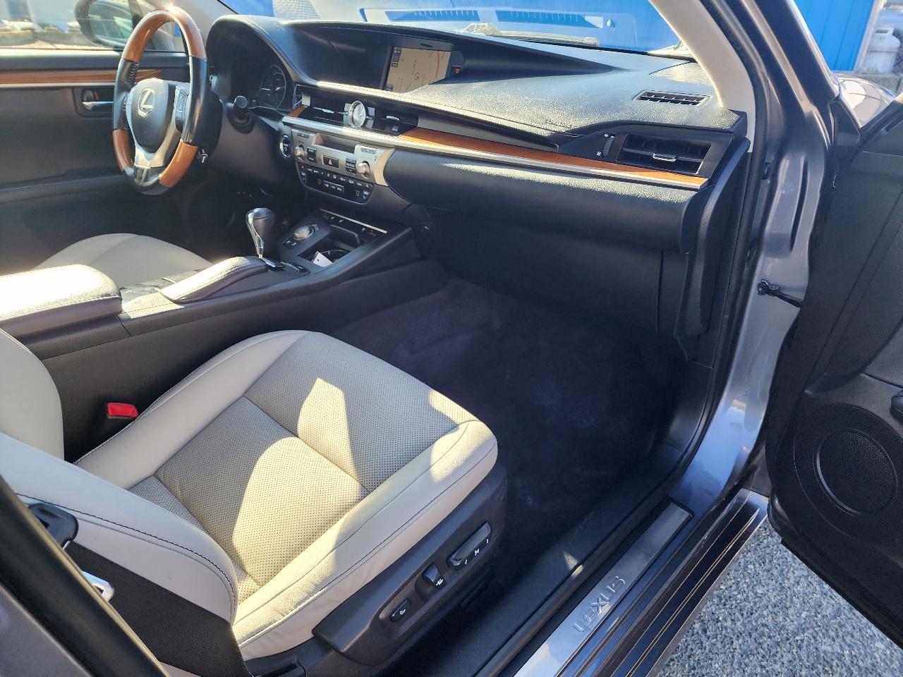 Lexus ES 300h 4dr Sdn Hybrid 2014