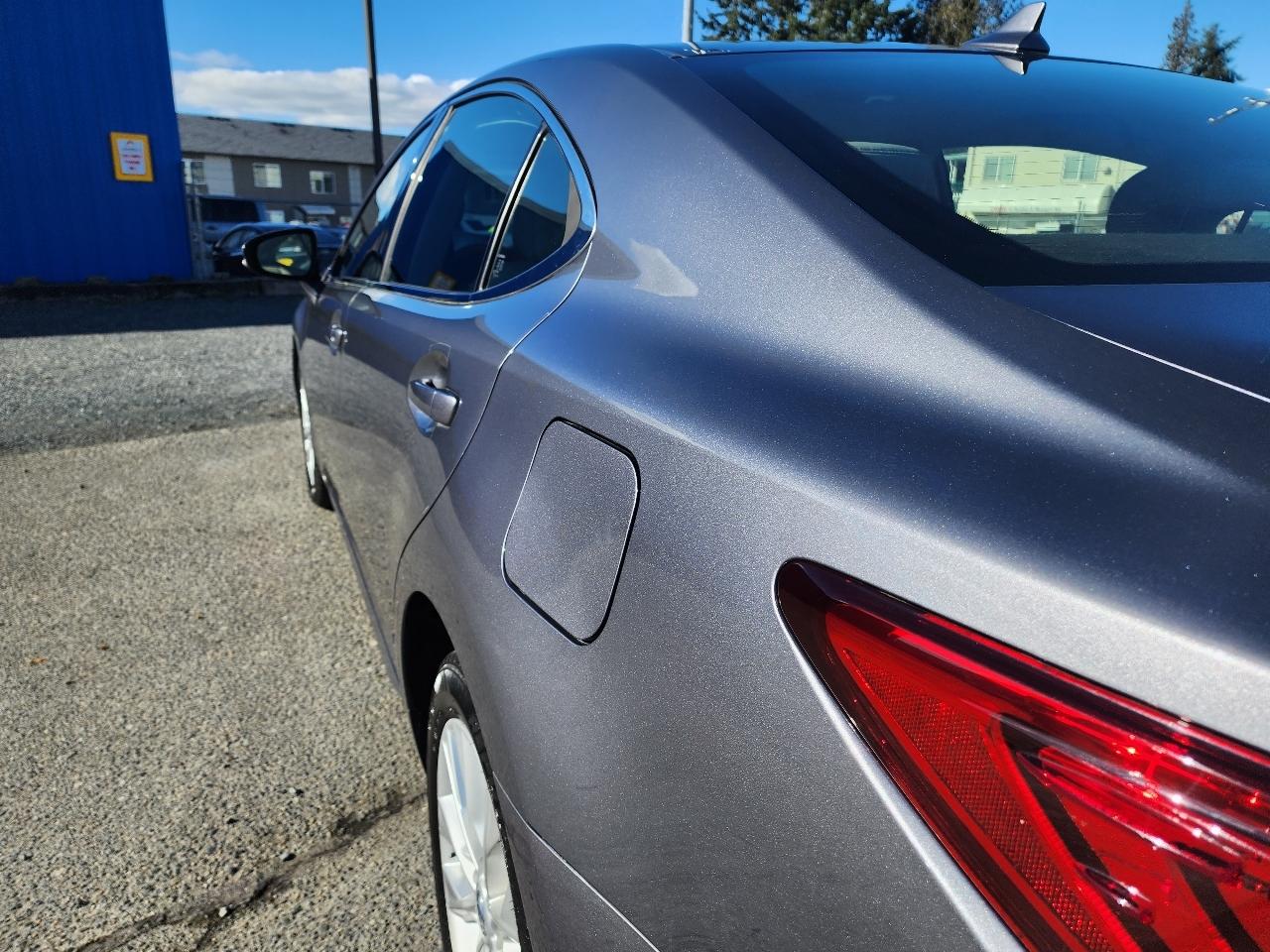 Lexus ES 300h 4dr Sdn Hybrid 2014