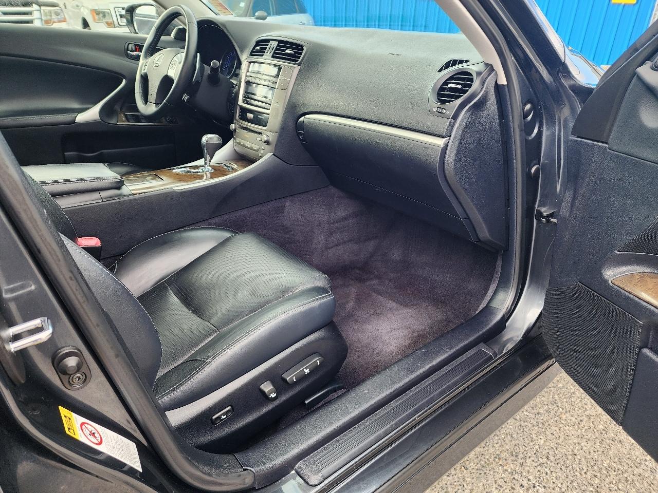 Lexus IS 250 4dr Sport Sdn Man RWD 2011