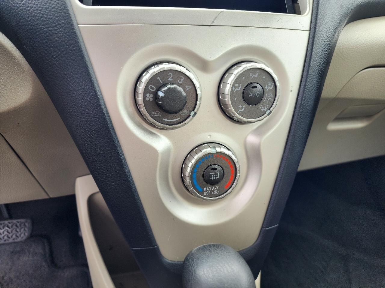 Toyota Yaris 4dr Sdn Auto Base (Natl) 2007