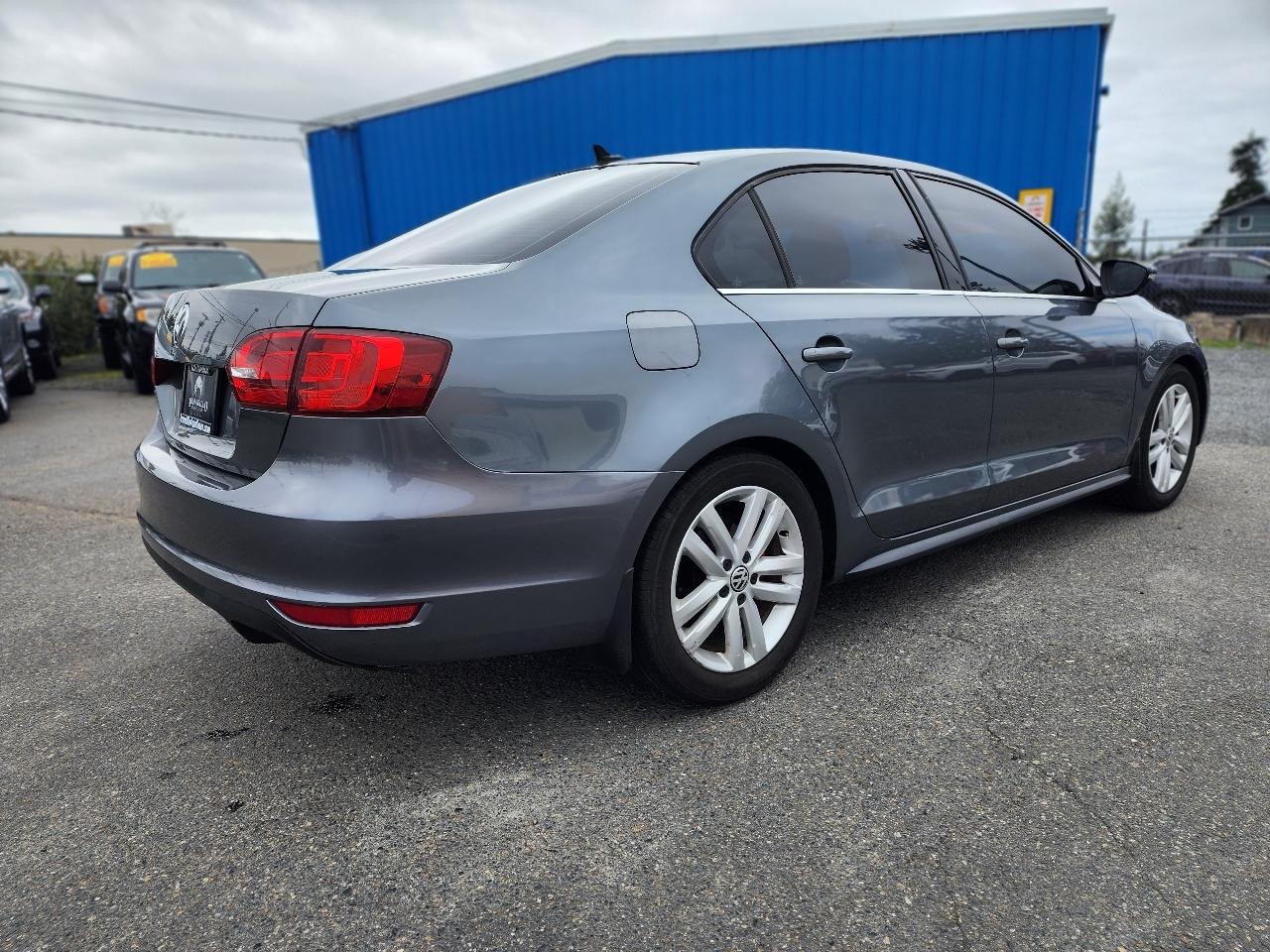 Volkswagen GLI 4dr Sdn DSG Autobahn w/Nav PZEV 2012