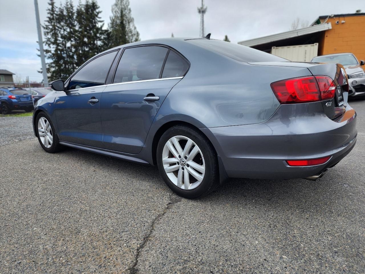 Volkswagen GLI 4dr Sdn DSG Autobahn w/Nav PZEV 2012