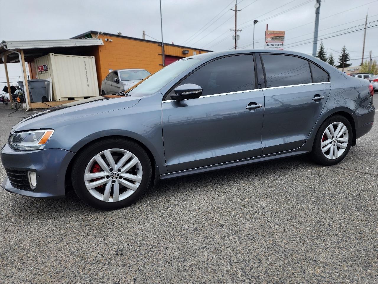 Volkswagen GLI 4dr Sdn DSG Autobahn w/Nav PZEV 2012