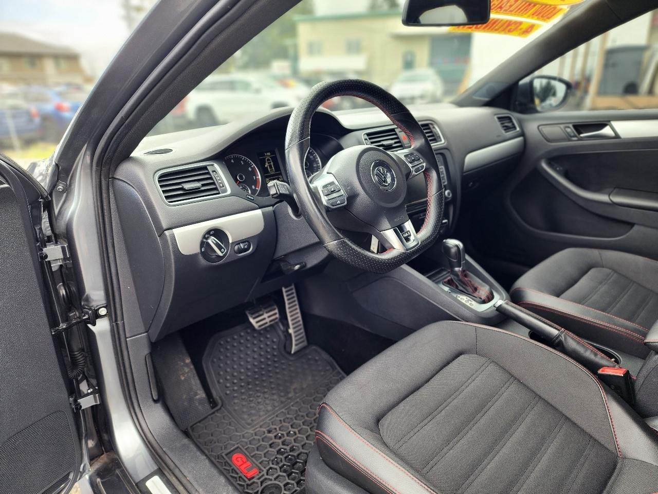 Volkswagen GLI 4dr Sdn DSG Autobahn w/Nav PZEV 2012