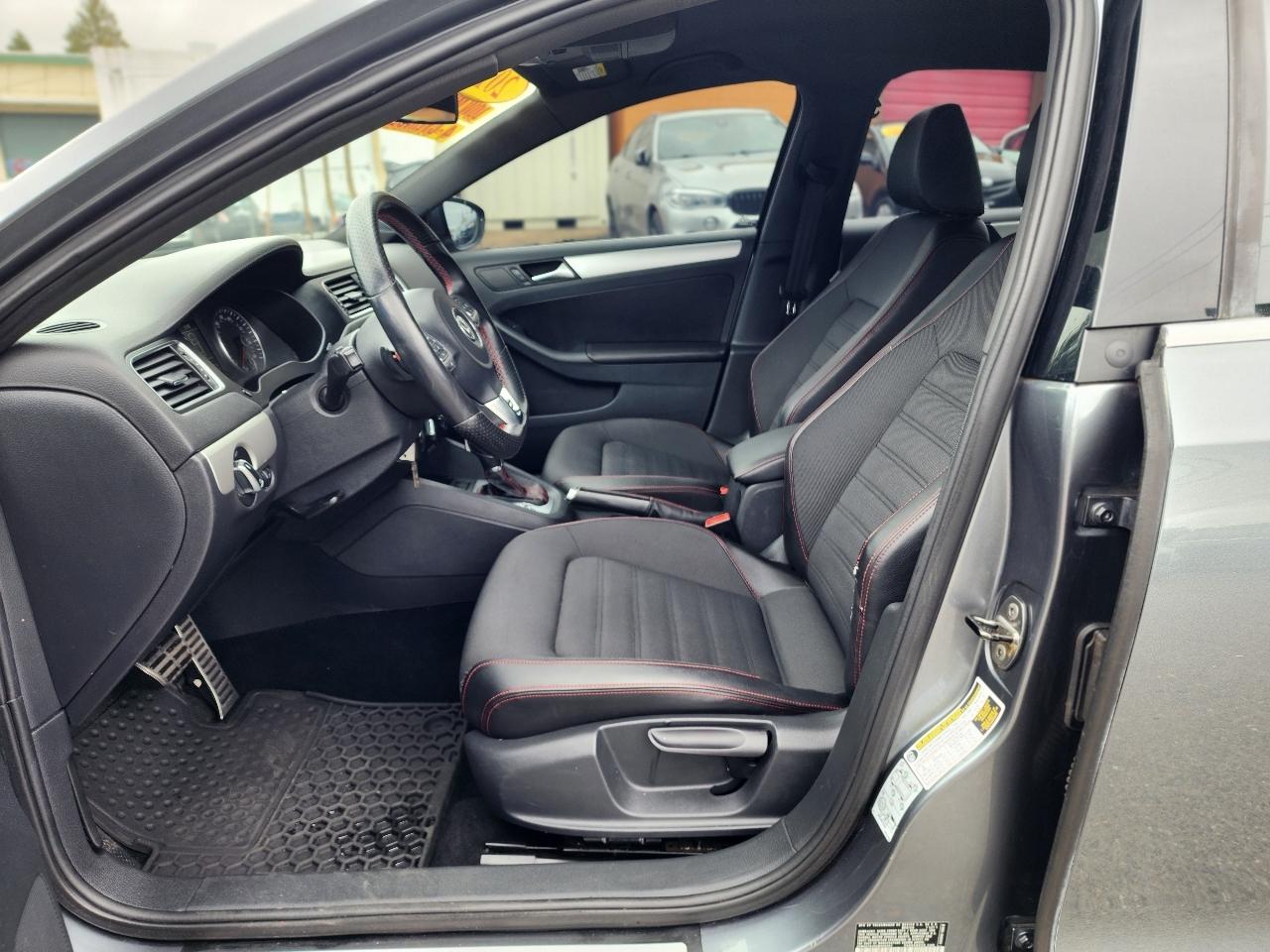 Volkswagen GLI 4dr Sdn DSG Autobahn w/Nav PZEV 2012