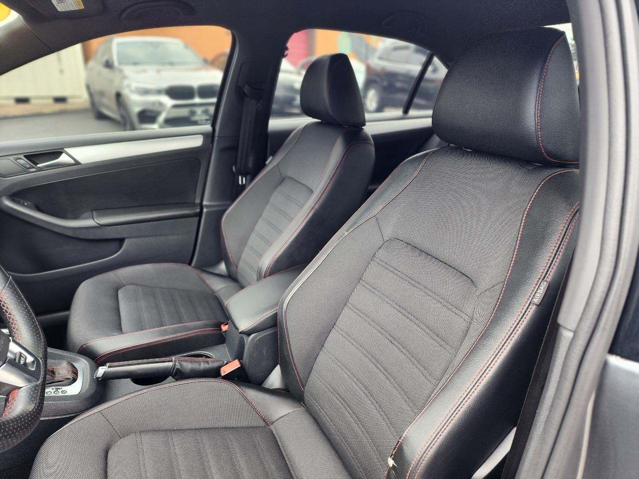 Volkswagen GLI 4dr Sdn DSG Autobahn w/Nav PZEV 2012