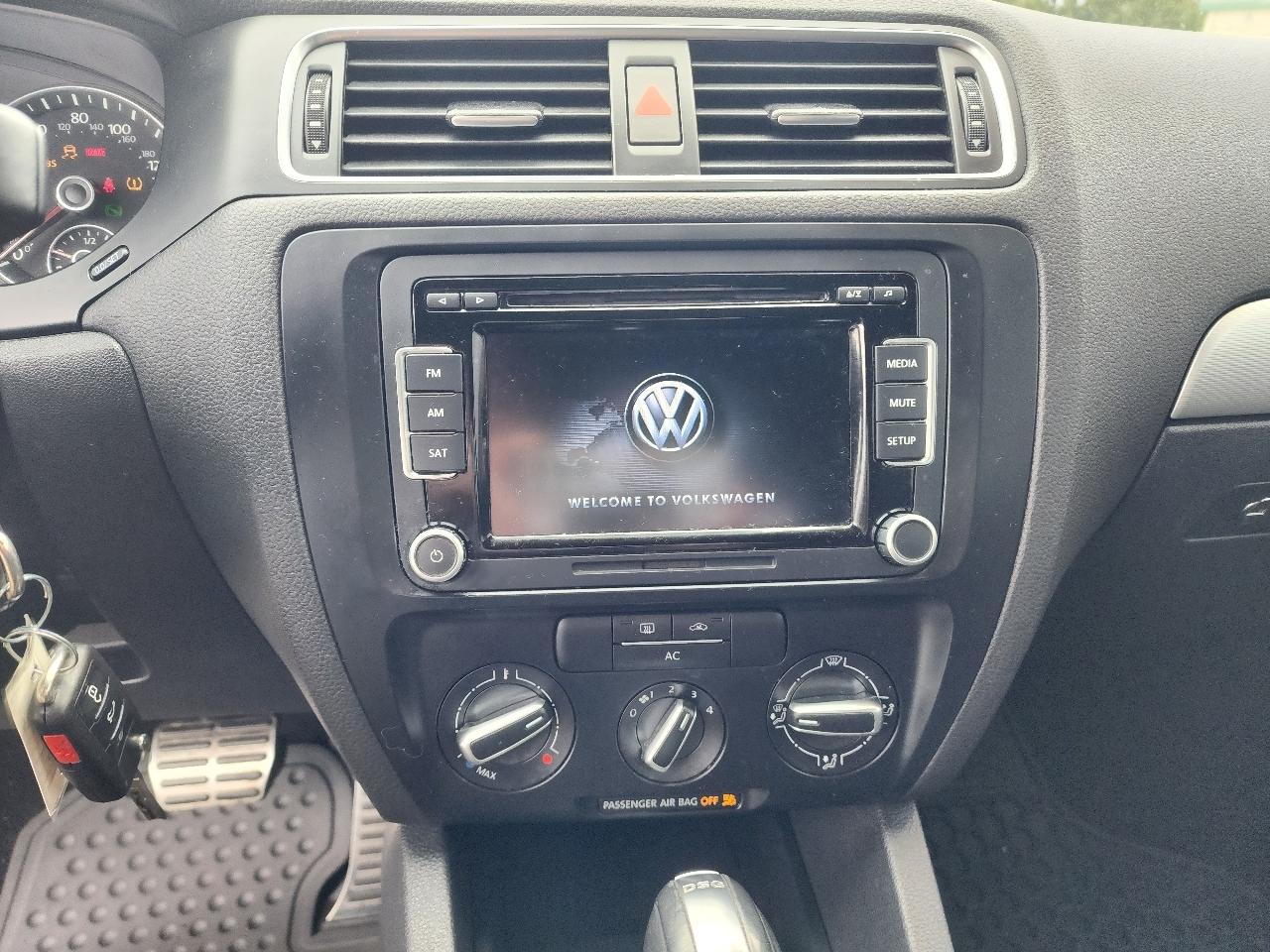 Volkswagen GLI 4dr Sdn DSG Autobahn w/Nav PZEV 2012