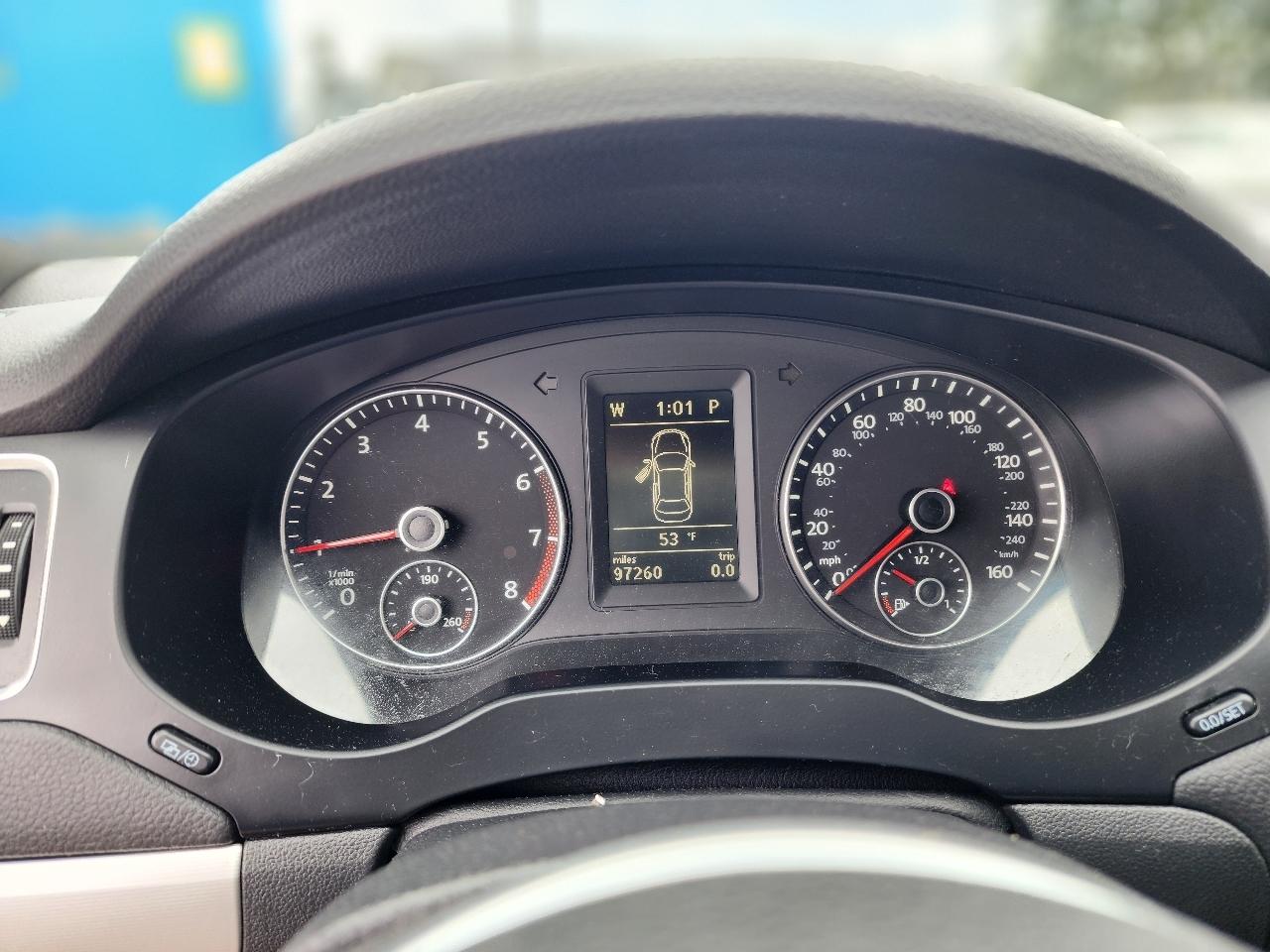 Volkswagen GLI 4dr Sdn DSG Autobahn w/Nav PZEV 2012