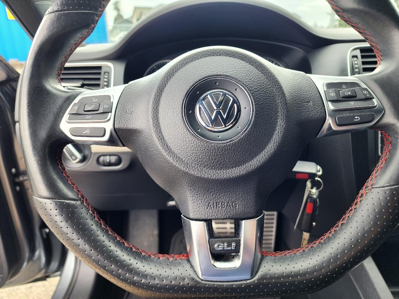 Volkswagen GLI 4dr Sdn DSG Autobahn w/Nav PZEV 2012